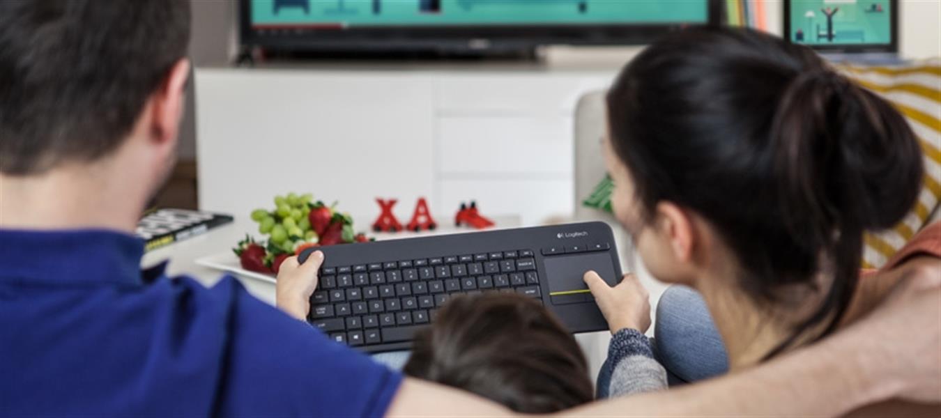 Logitech K400 Plus Tv toetsenbord RF Draadloos QWERTZ Tsjechisch Zwart