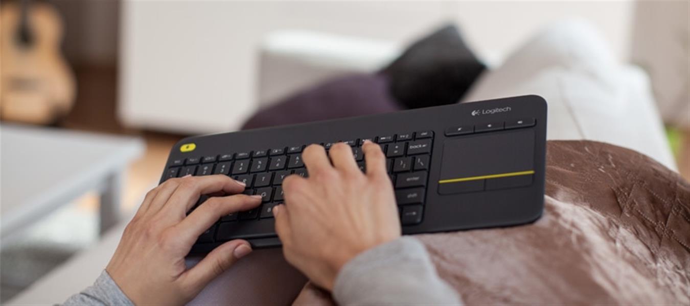 Logitech K400 Plus Tv toetsenbord RF Draadloos QWERTZ Tsjechisch Zwart